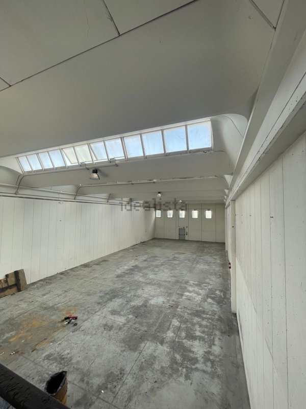 locale di sgombero in affitto a Prato in zona Paperino