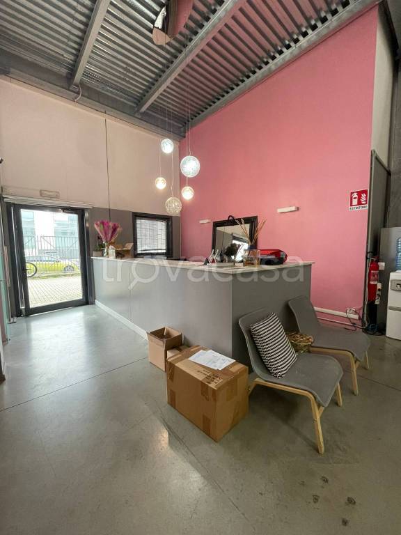 locale commerciale in affitto a Prato in zona Paperino