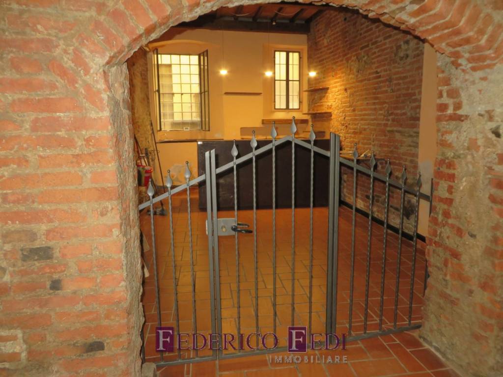 negozio in affitto a Prato