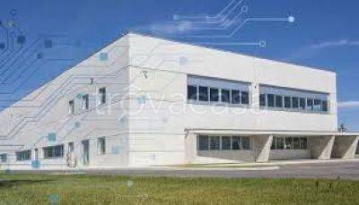 locale commerciale in affitto a Prato