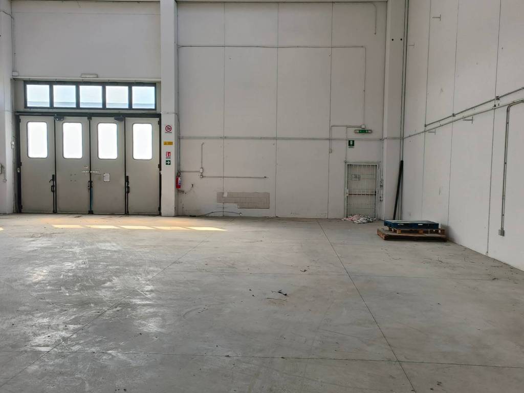 locale commerciale in affitto a Prato in zona Tobbiana