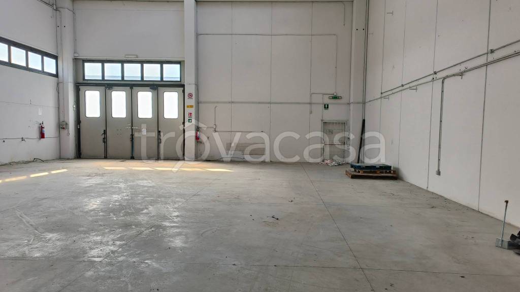 locale commerciale in affitto a Prato in zona Tobbiana
