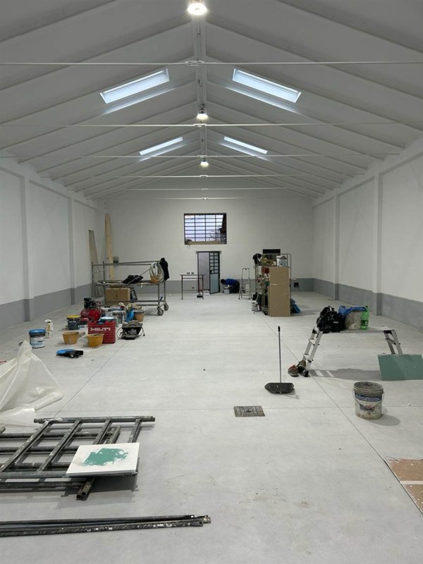 locale commerciale in affitto a Prato