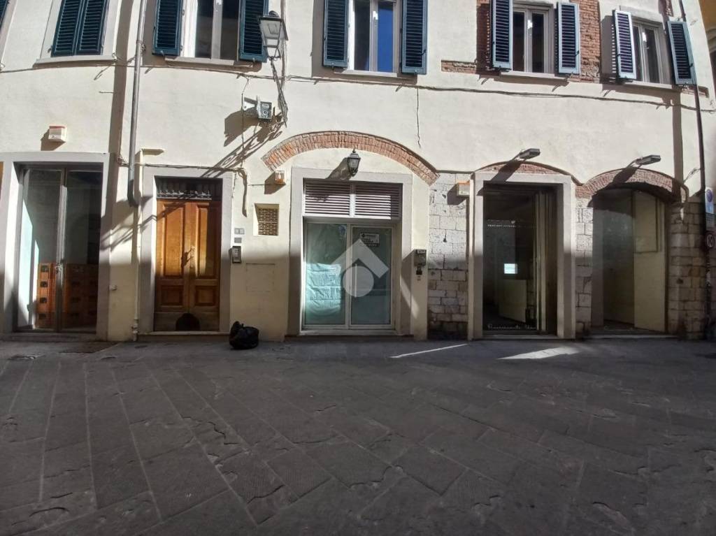negozio in affitto a Prato