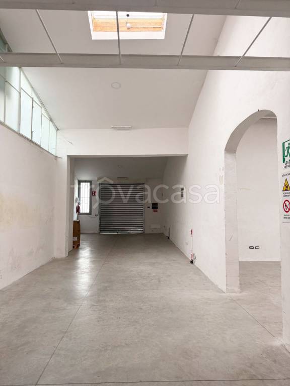 locale commerciale in affitto a Prato