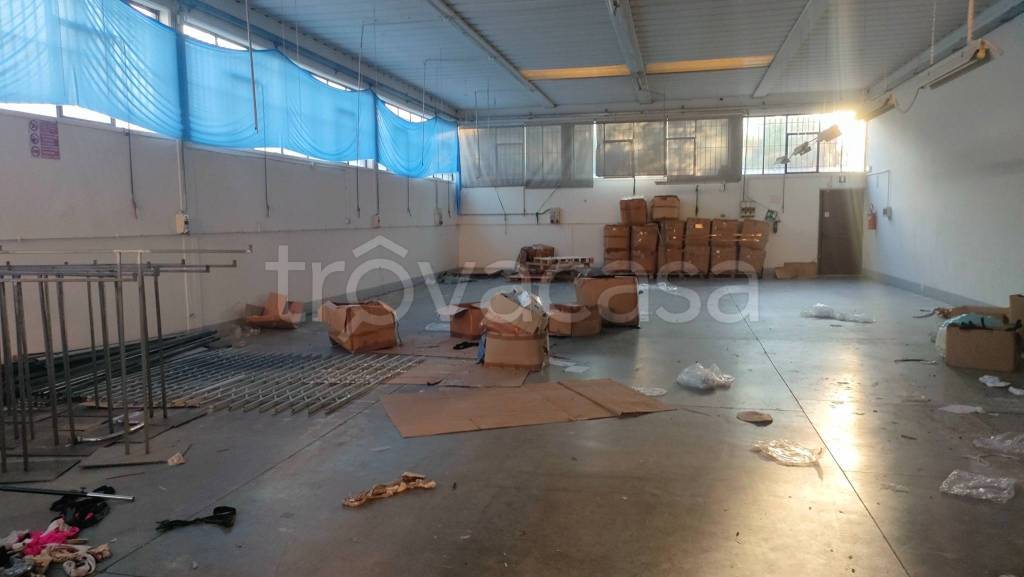 locale commerciale in affitto a Prato in zona Paperino
