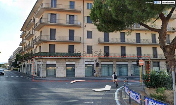 locale commerciale in affitto a Prato