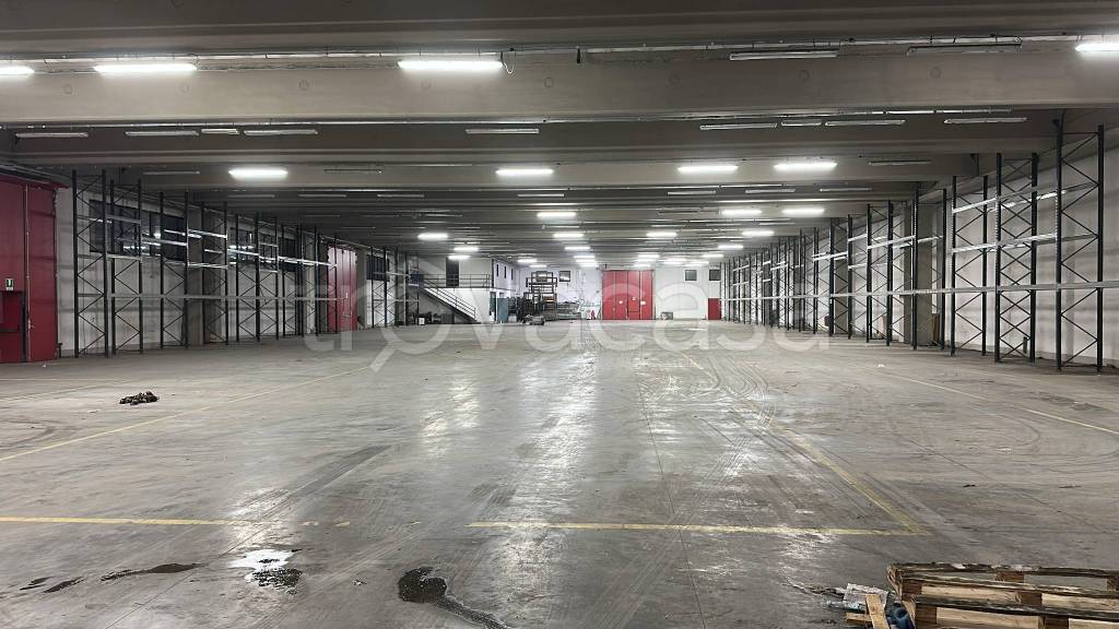 capannone in affitto a Prato in zona Sant'Ippolito
