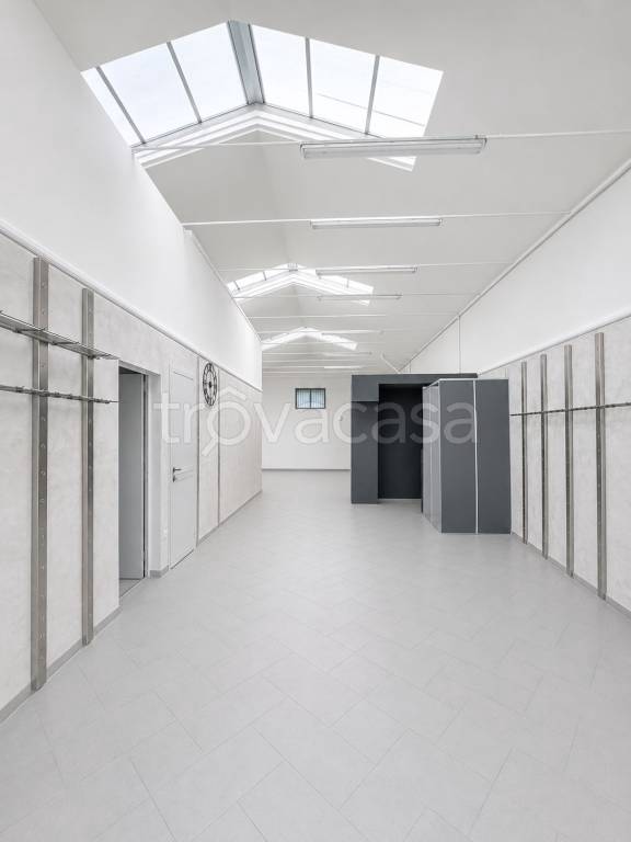 locale commerciale in affitto a Prato in zona Paperino
