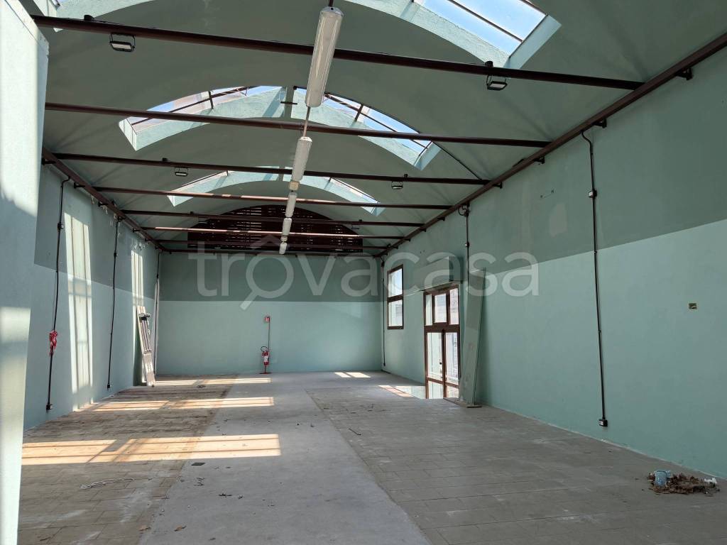 locale commerciale in affitto a Prato in zona San Martino