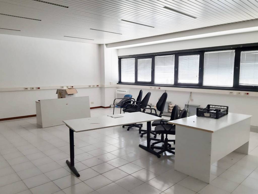 ufficio in affitto a Prato in zona Tavola