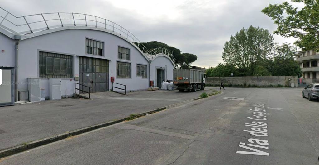 locale commerciale in affitto a Prato