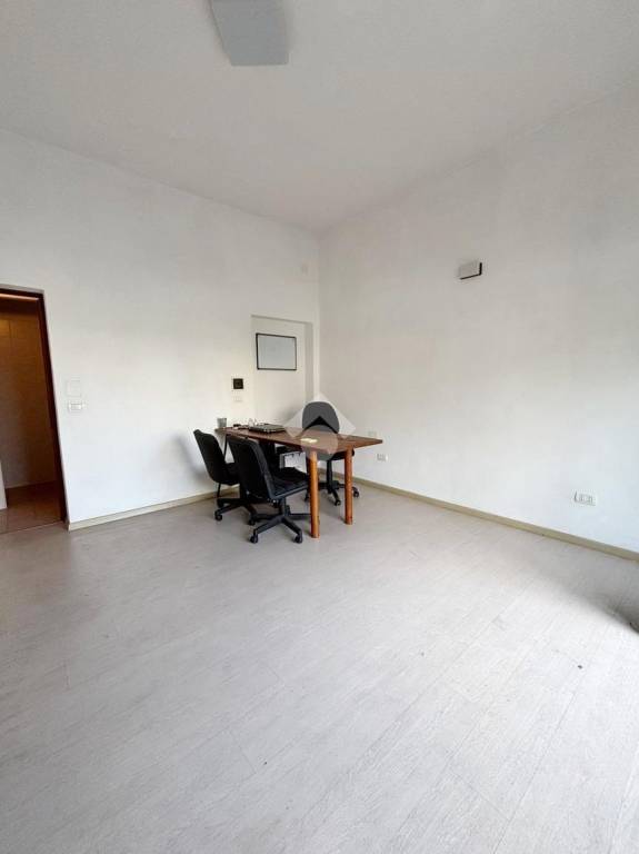 negozio in affitto a Prato