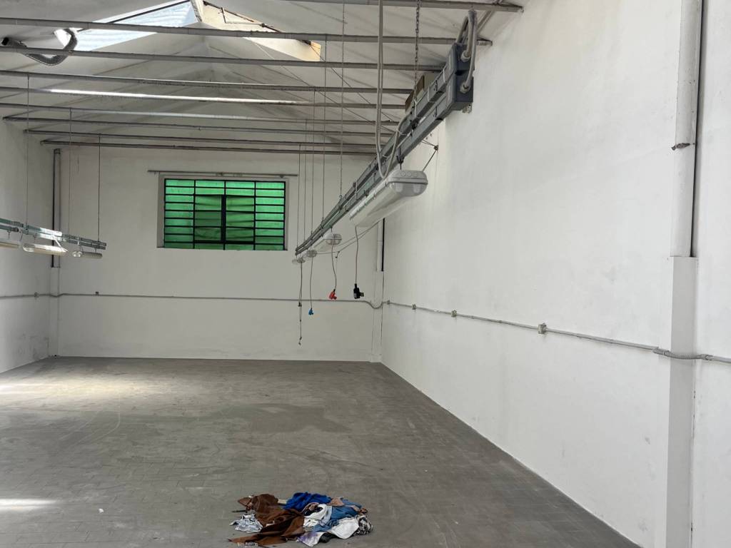 locale commerciale in affitto a Prato in zona Le Badie