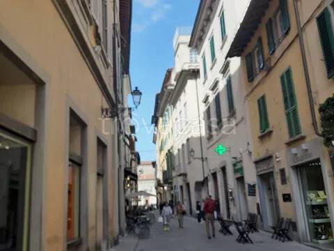 negozio in affitto a Prato