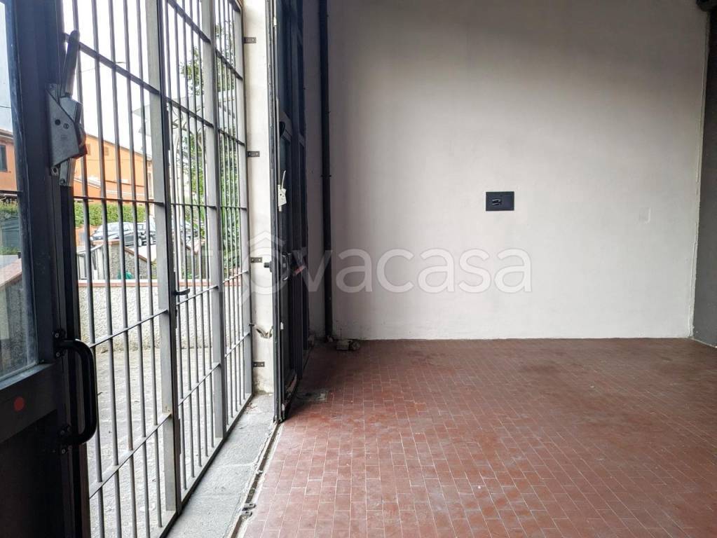 locale commerciale in affitto a Prato in zona Casale