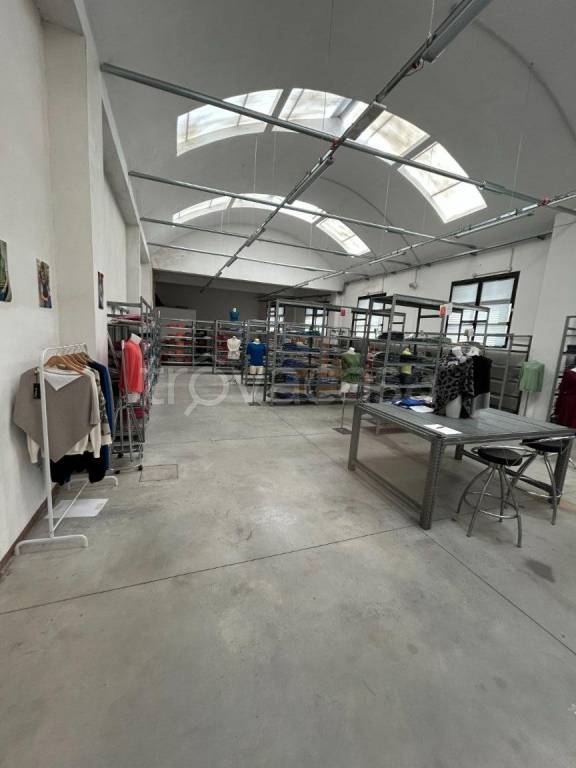 locale commerciale in affitto a Prato