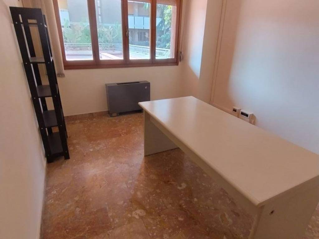 ufficio in affitto a Prato in zona Santa Gonda