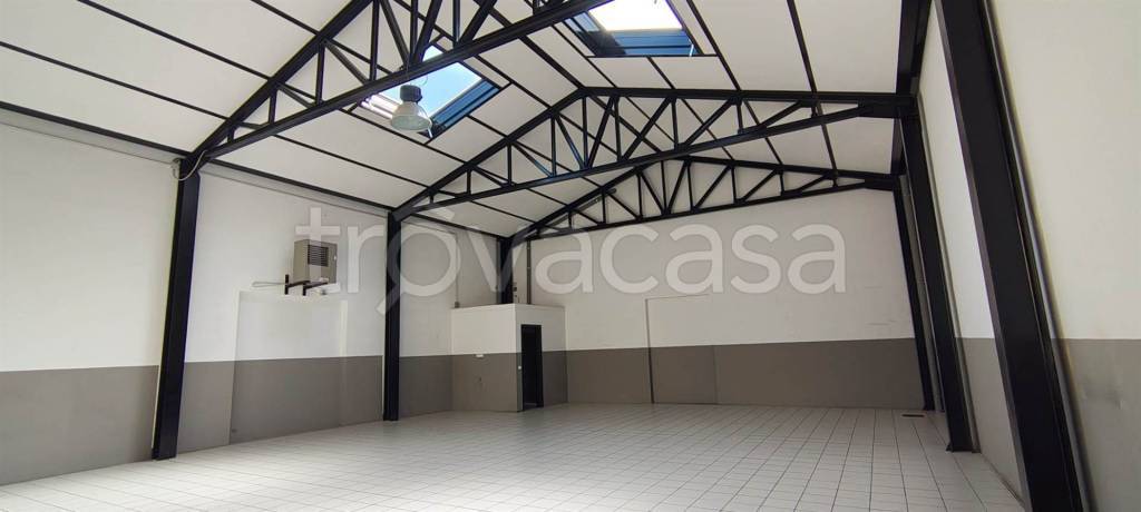 locale commerciale in affitto a Prato
