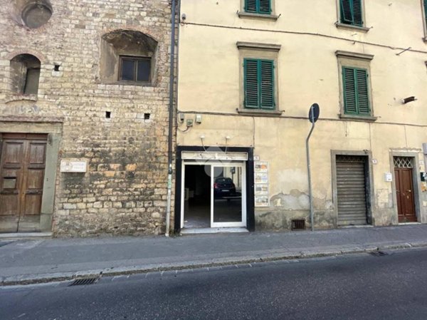 negozio in affitto a Prato