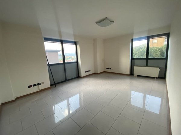 ufficio in affitto a Prato in zona Ponzano
