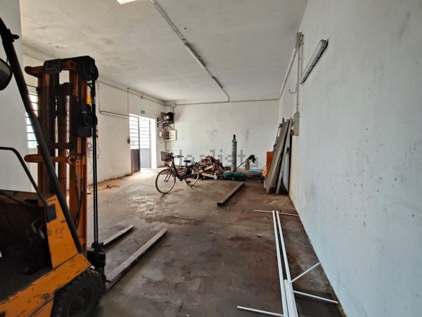 locale commerciale in affitto a Prato in zona San Giusto