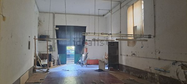 capannone in affitto a Prato in zona I Ciliani