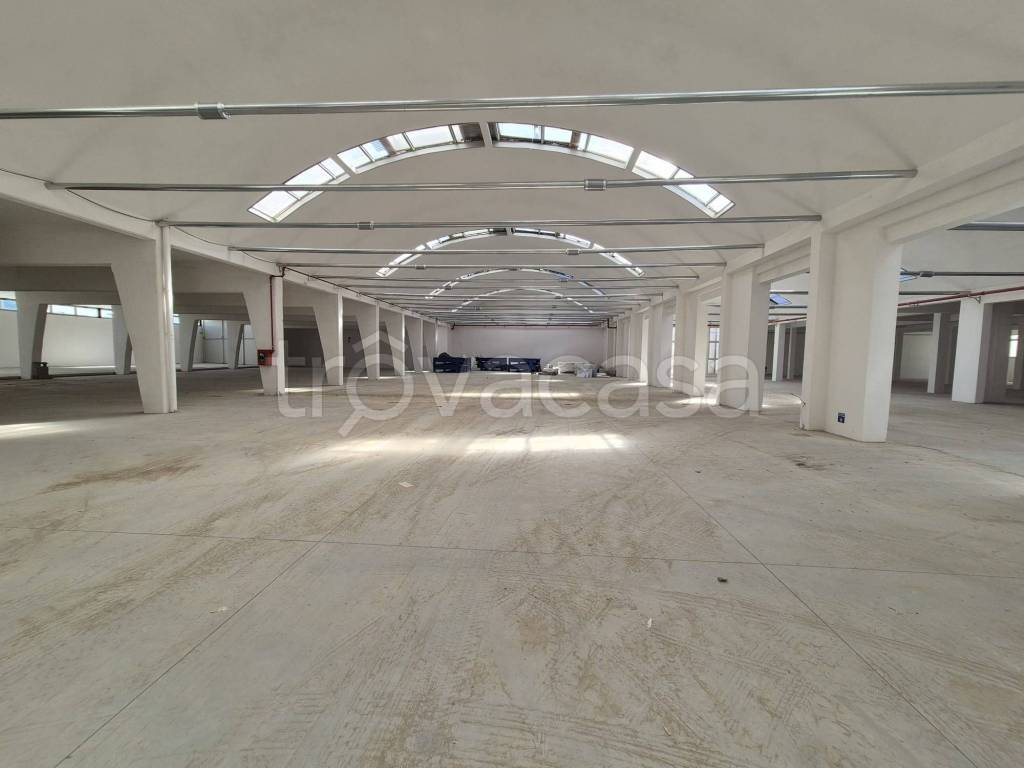 locale commerciale in affitto a Prato