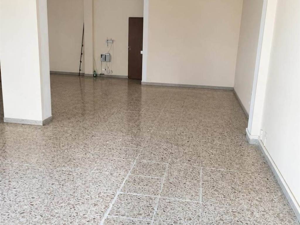 locale commerciale in affitto a Prato in zona Santa Gonda