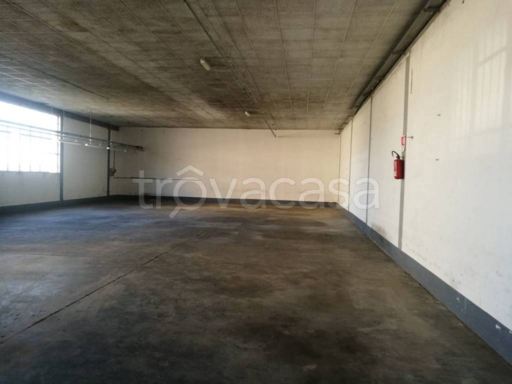 locale commerciale in affitto a Prato in zona Tobbiana