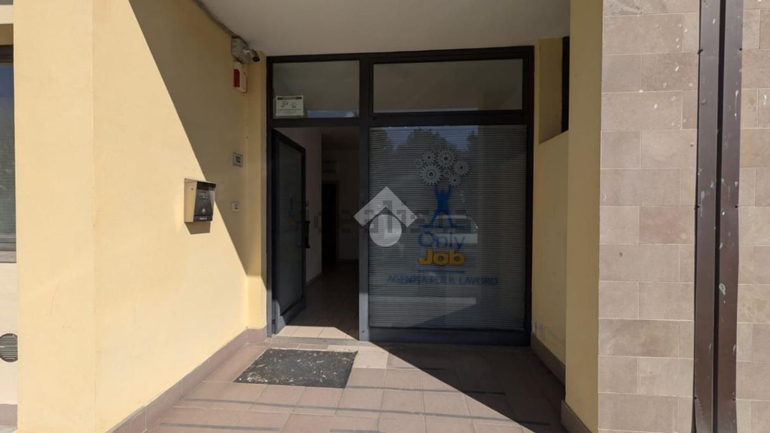 locale commerciale in affitto a Prato