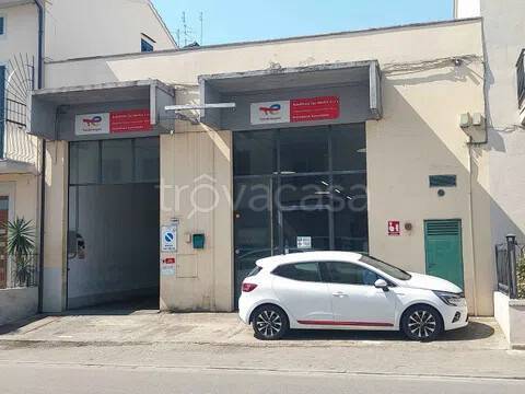 locale commerciale in affitto a Prato