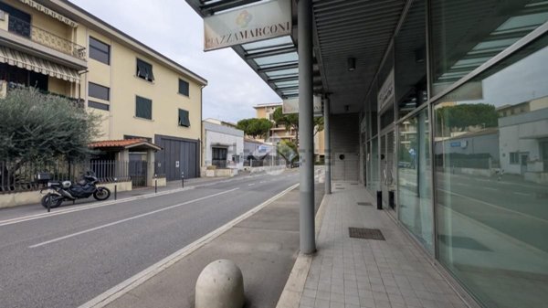 locale commerciale in affitto a Prato
