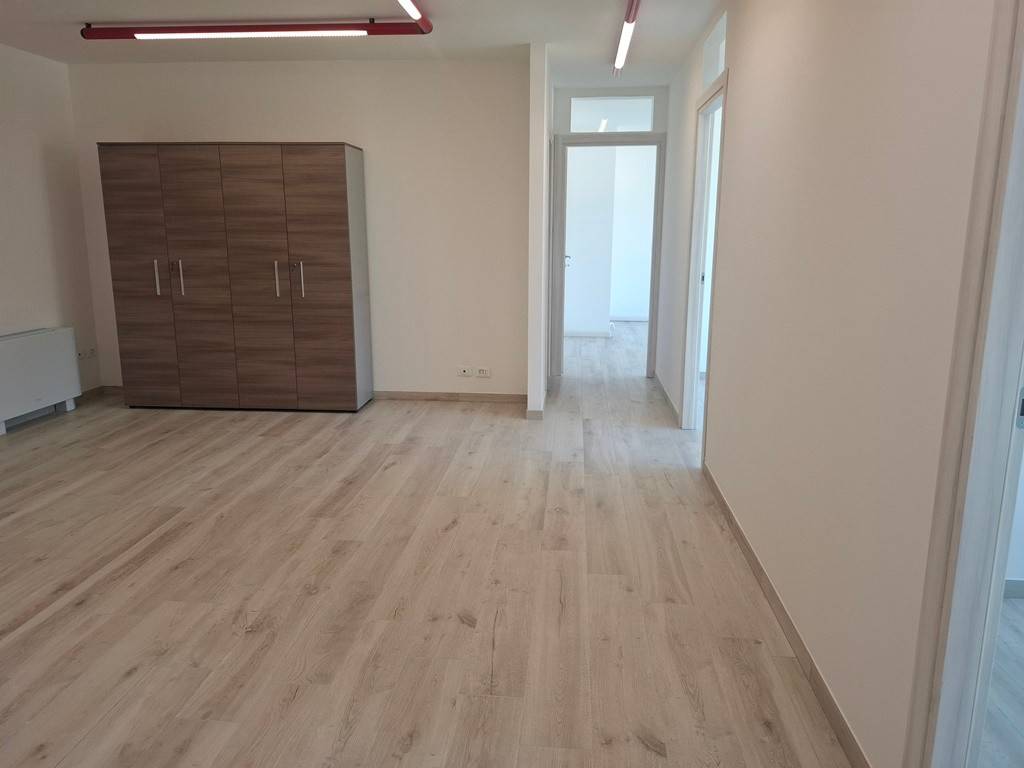ufficio in affitto a Prato in zona Ponzano