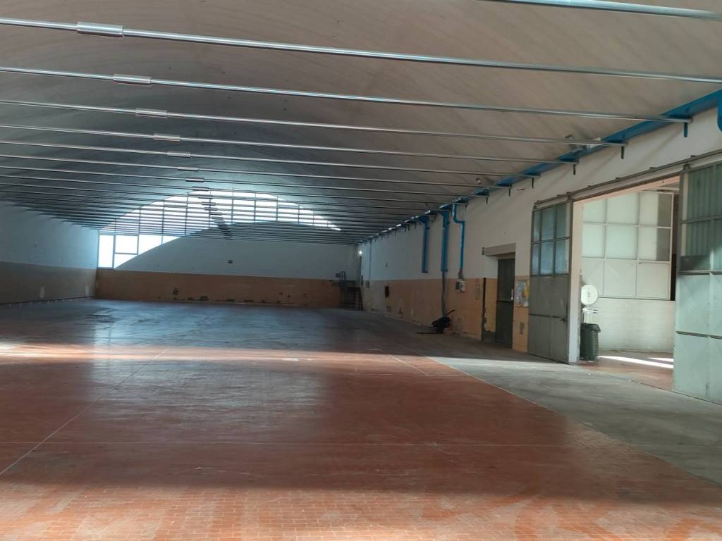 locale commerciale in affitto a Vaiano