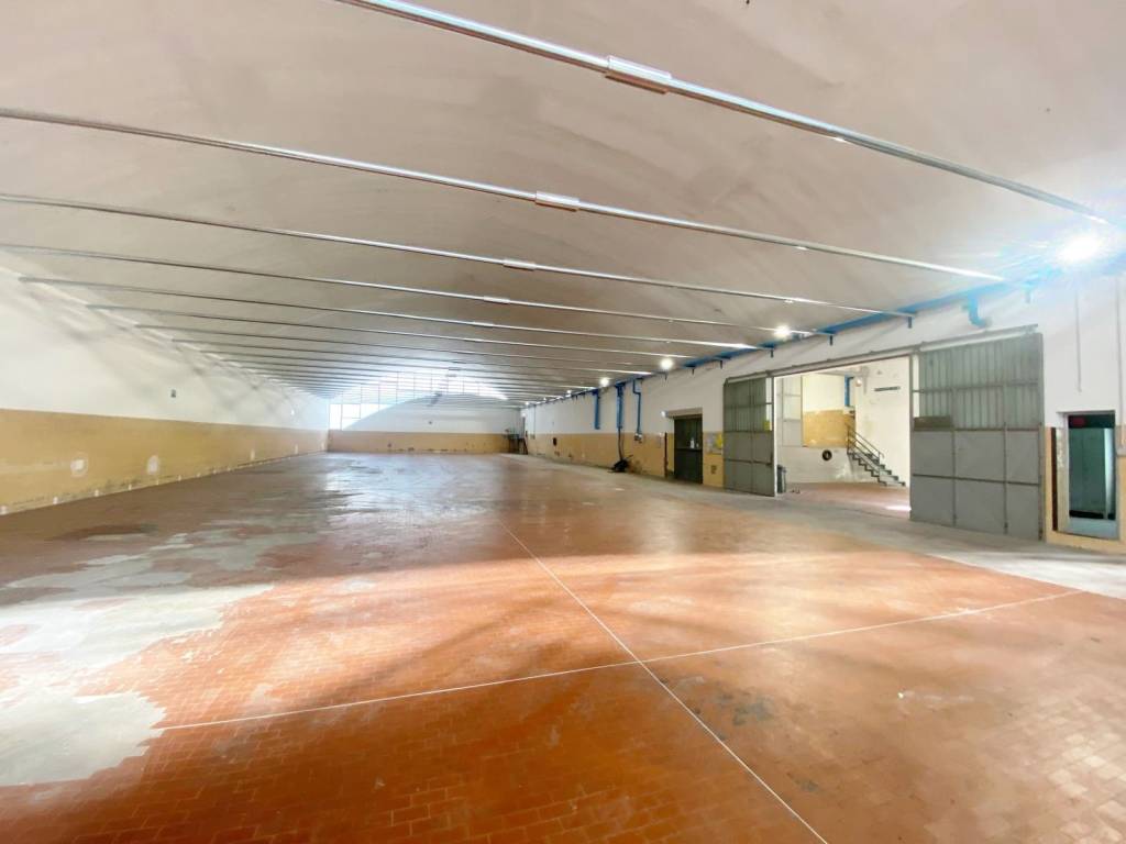 locale commerciale in affitto a Vaiano