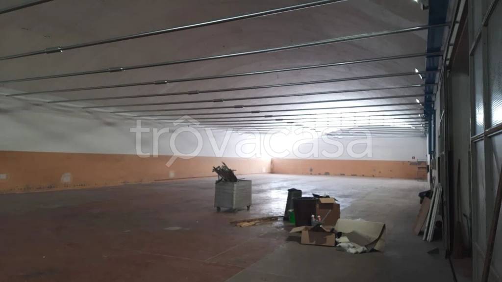 locale commerciale in affitto a Vaiano