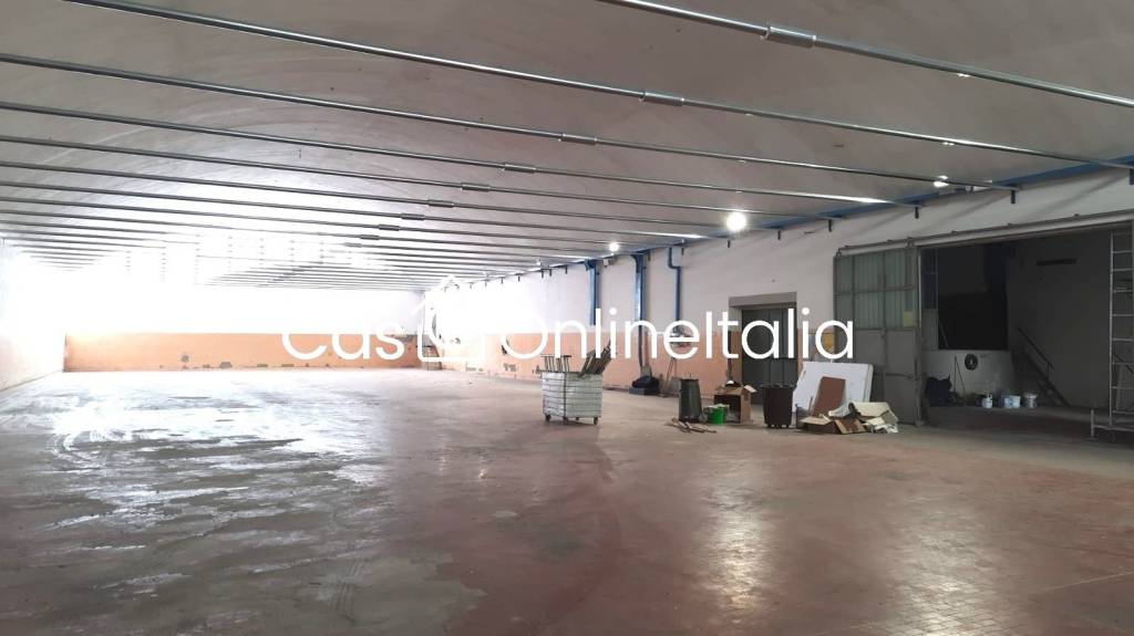 locale commerciale in affitto a Vaiano