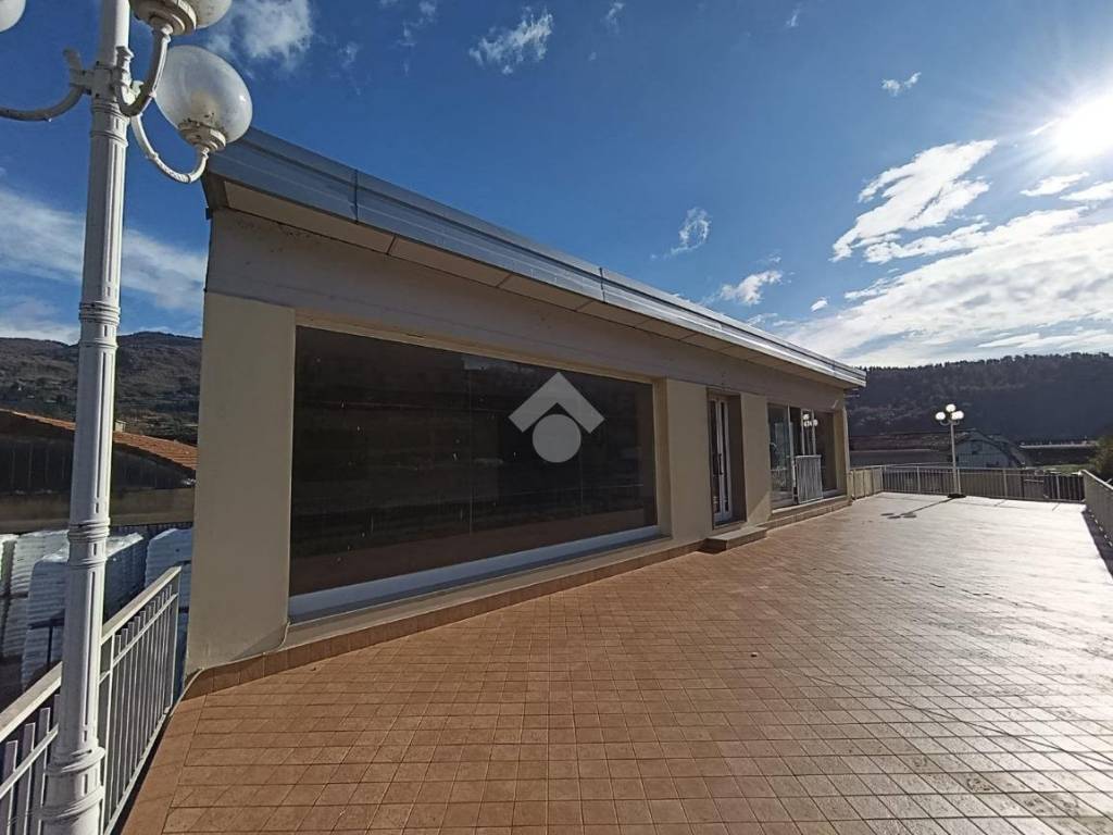 negozio in affitto a Vaiano