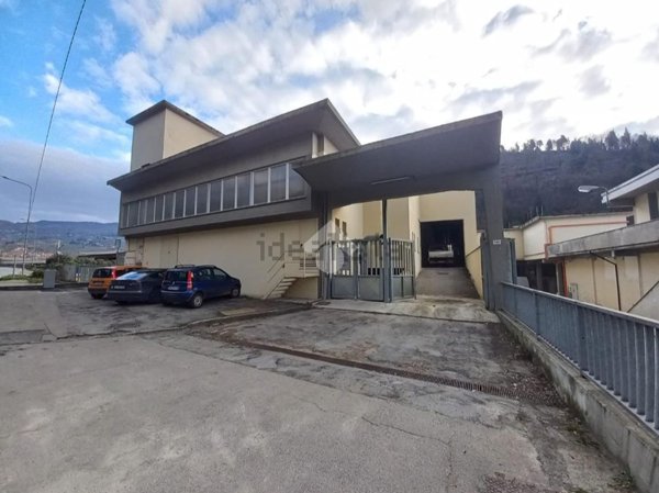 locale commerciale in affitto a Vaiano