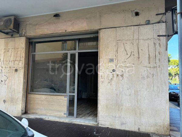negozio in affitto a Crotone in zona Centro Città