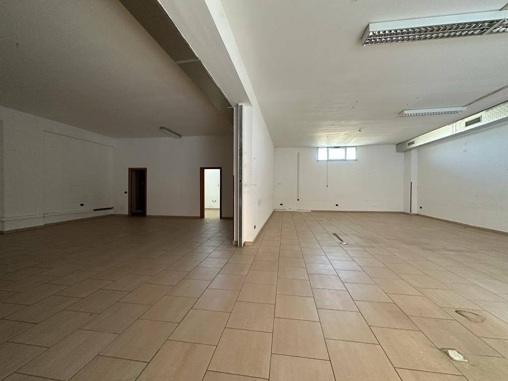 negozio in affitto a Crotone