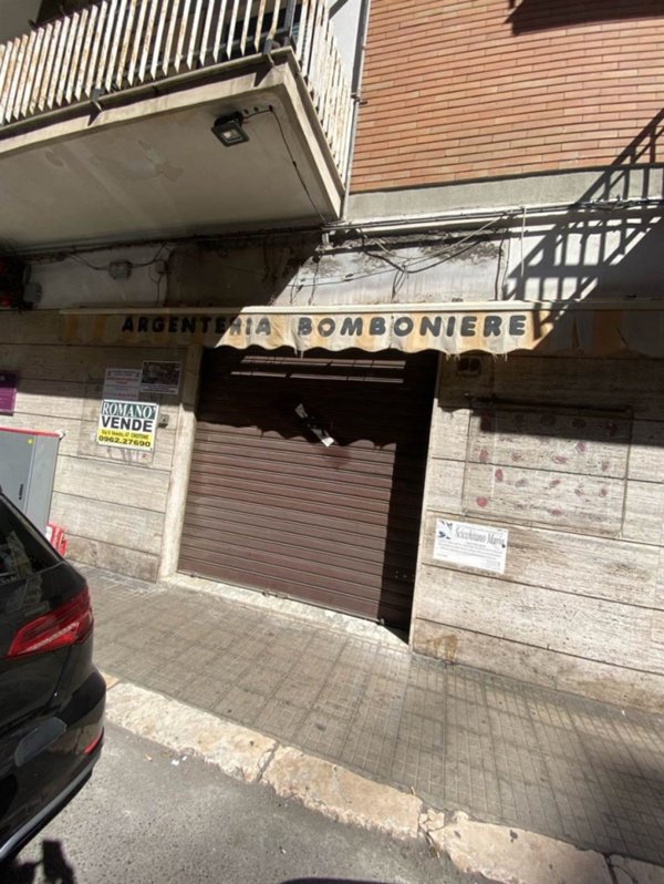 negozio in affitto a Crotone in zona Centro Città