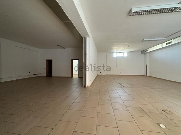 locale commerciale in affitto a Crotone