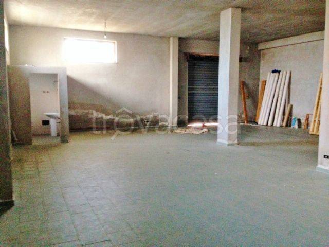locale commerciale in affitto a Crotone in zona Farina
