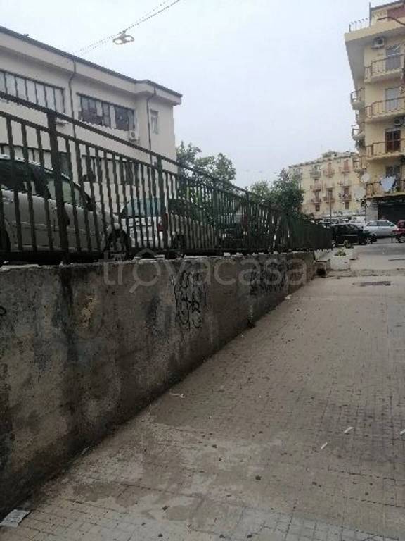 negozio in affitto a Crotone in zona Centro Città
