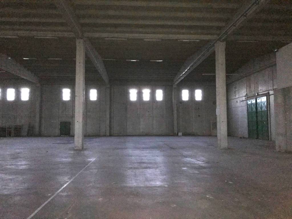 locale commerciale in affitto a Crotone in zona Papanice