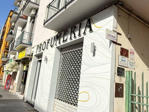 negozio in affitto a Crotone in zona Centro Città