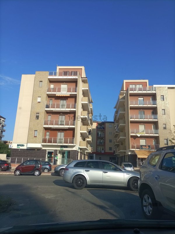 locale di sgombero in affitto a Crotone in zona Tufolo