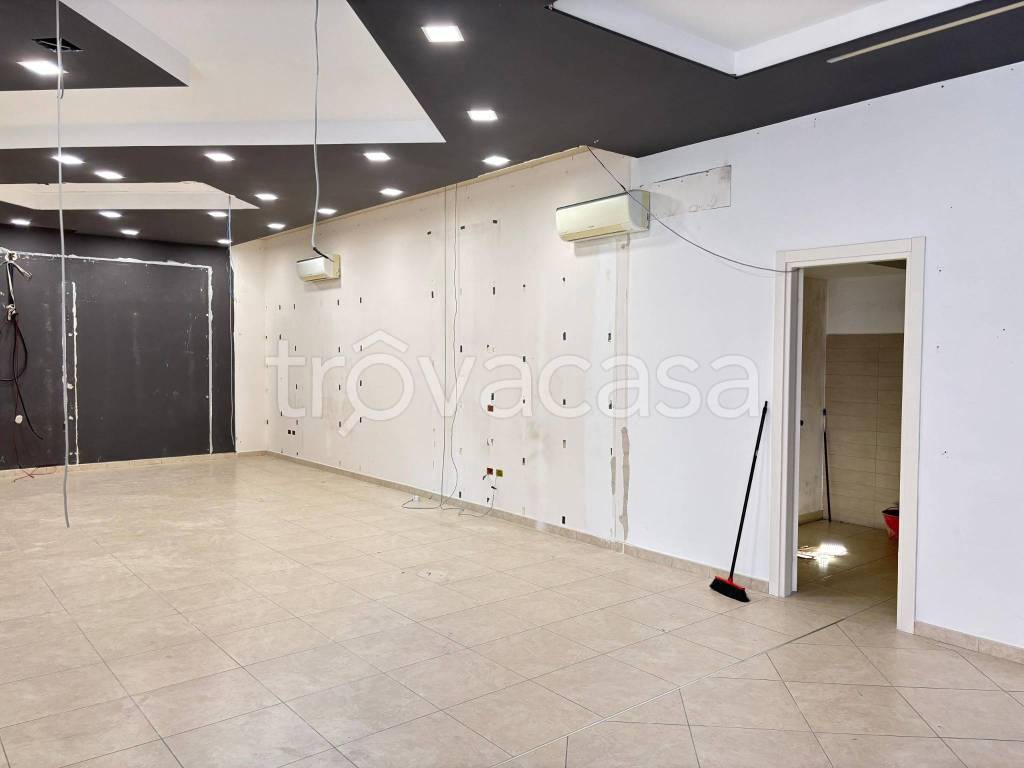 negozio in affitto a Crotone